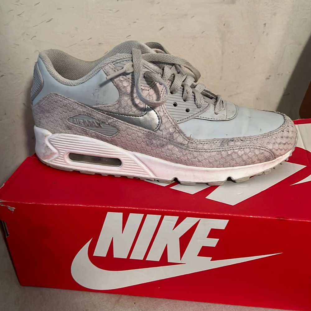 Nike - WMNS AIR MAX 90
